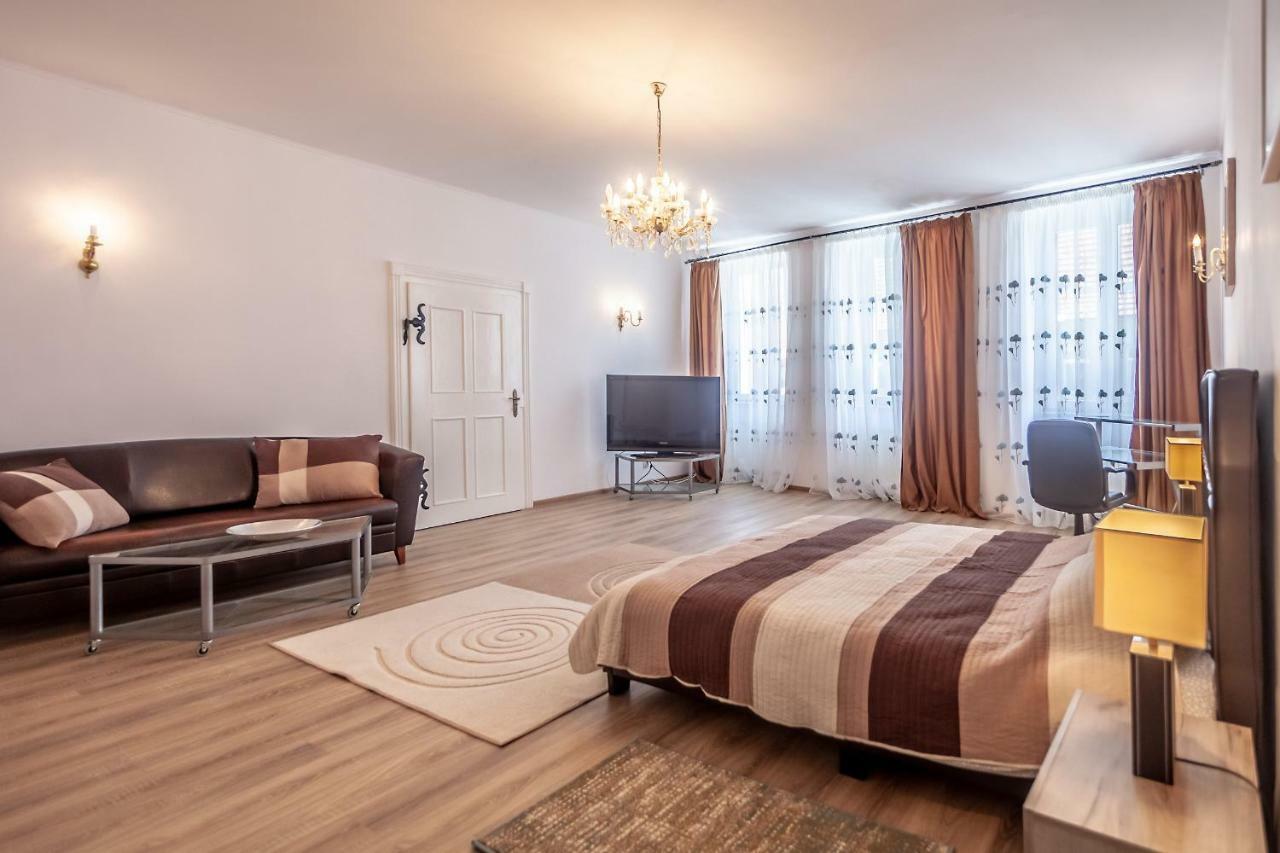 Kostas Apartments Брашов Екстер'єр фото