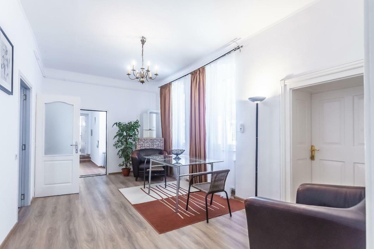 Kostas Apartments Брашов Екстер'єр фото